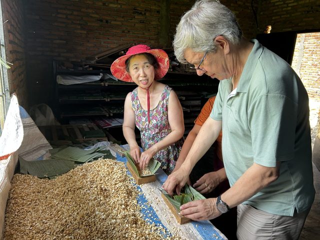 Making tempeh by hand